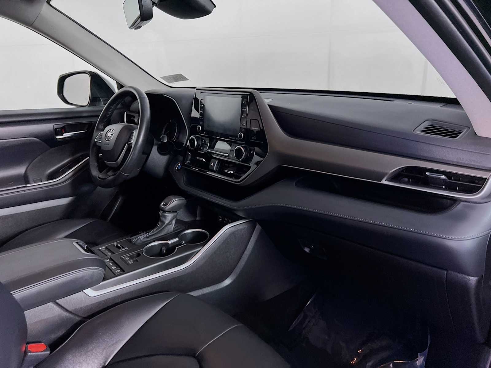 2022 Toyota Highlander XLE photo 26