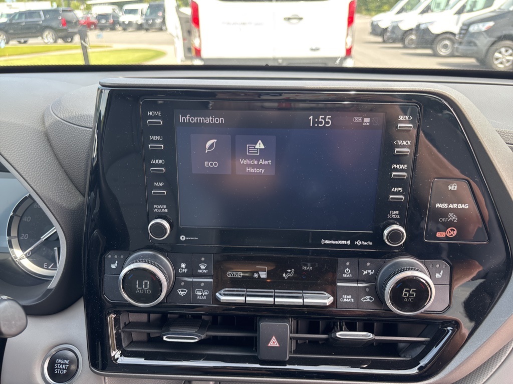 2021 Toyota Highlander XLE photo 35