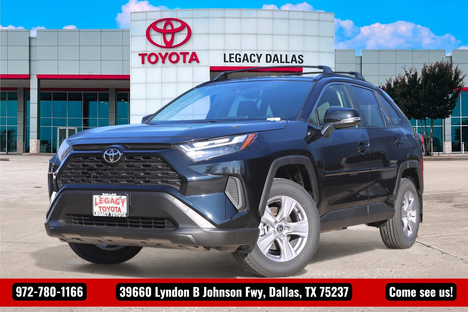 2025 Toyota RAV4 XLE's photo