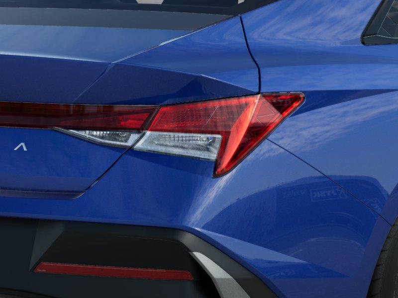 2025 Hyundai Elantra SE photo 10