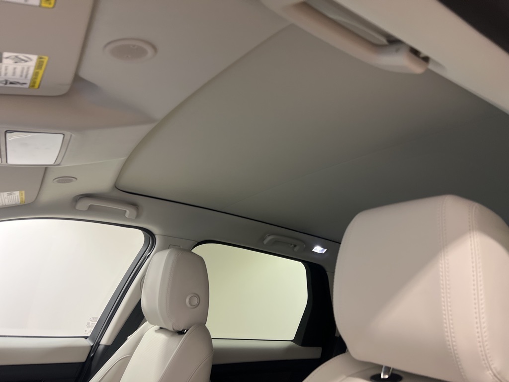 2025 Land Rover Discovery Sport S photo 19