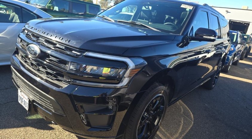 2022 Ford Expedition Limited's photo