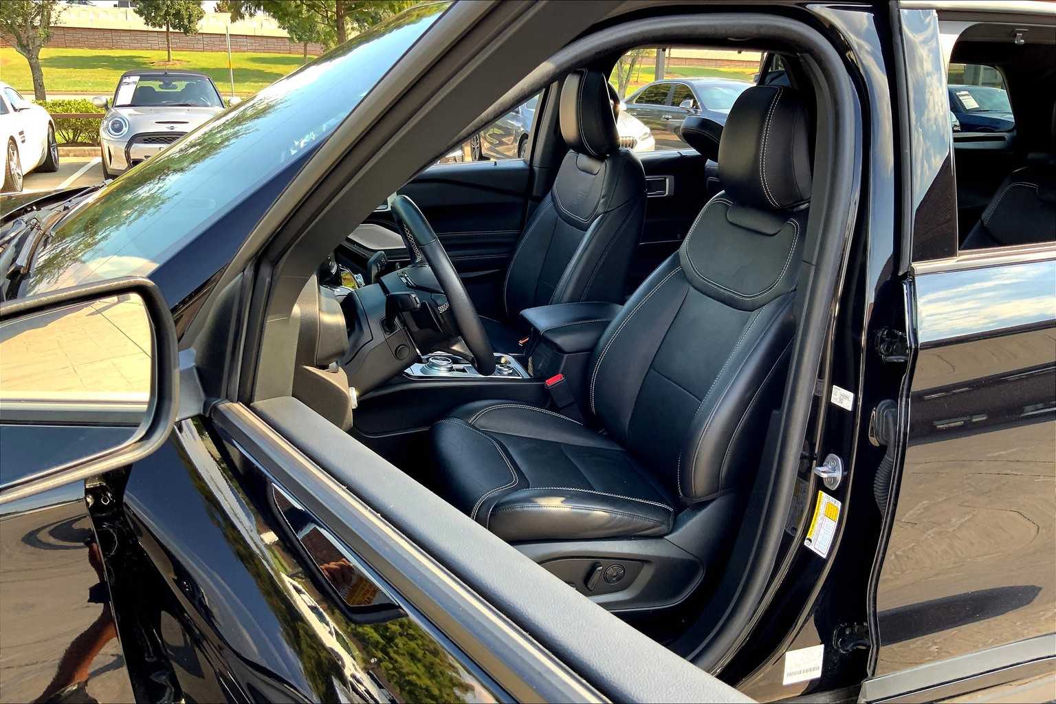 2022 Ford Explorer ST photo 3