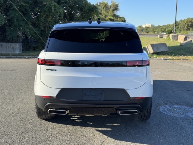 2024 Land Rover Range Rover Sport SE photo 4