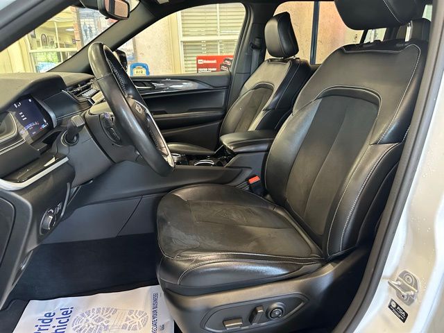 2022 Jeep Grand Cherokee Altitude photo 13