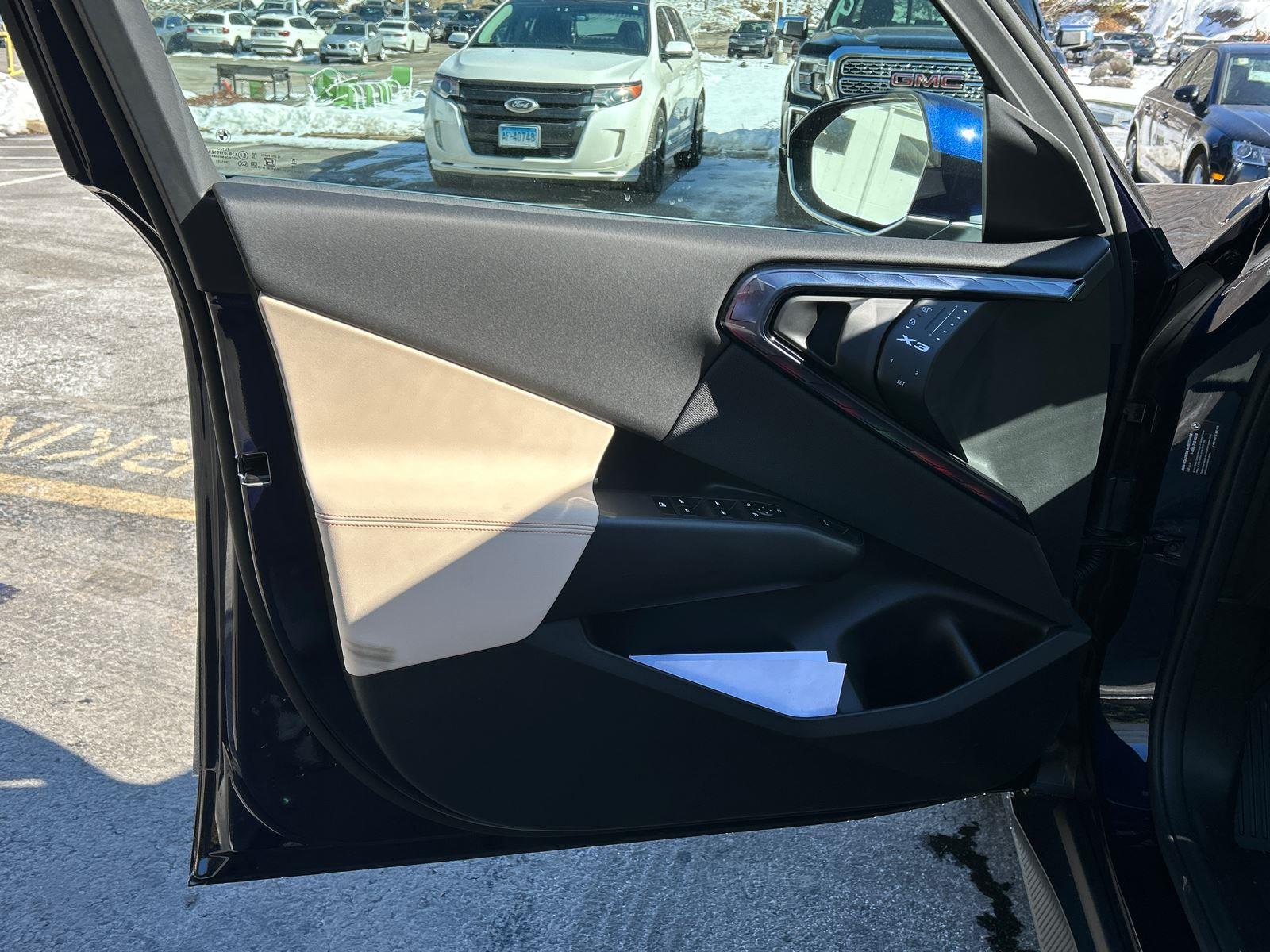 New 2025 Tanzanite Blue II Metallic BMW 30 xDrive image 9