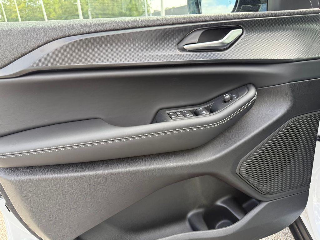 2025 Jeep Grand Cherokee Altitude photo 9