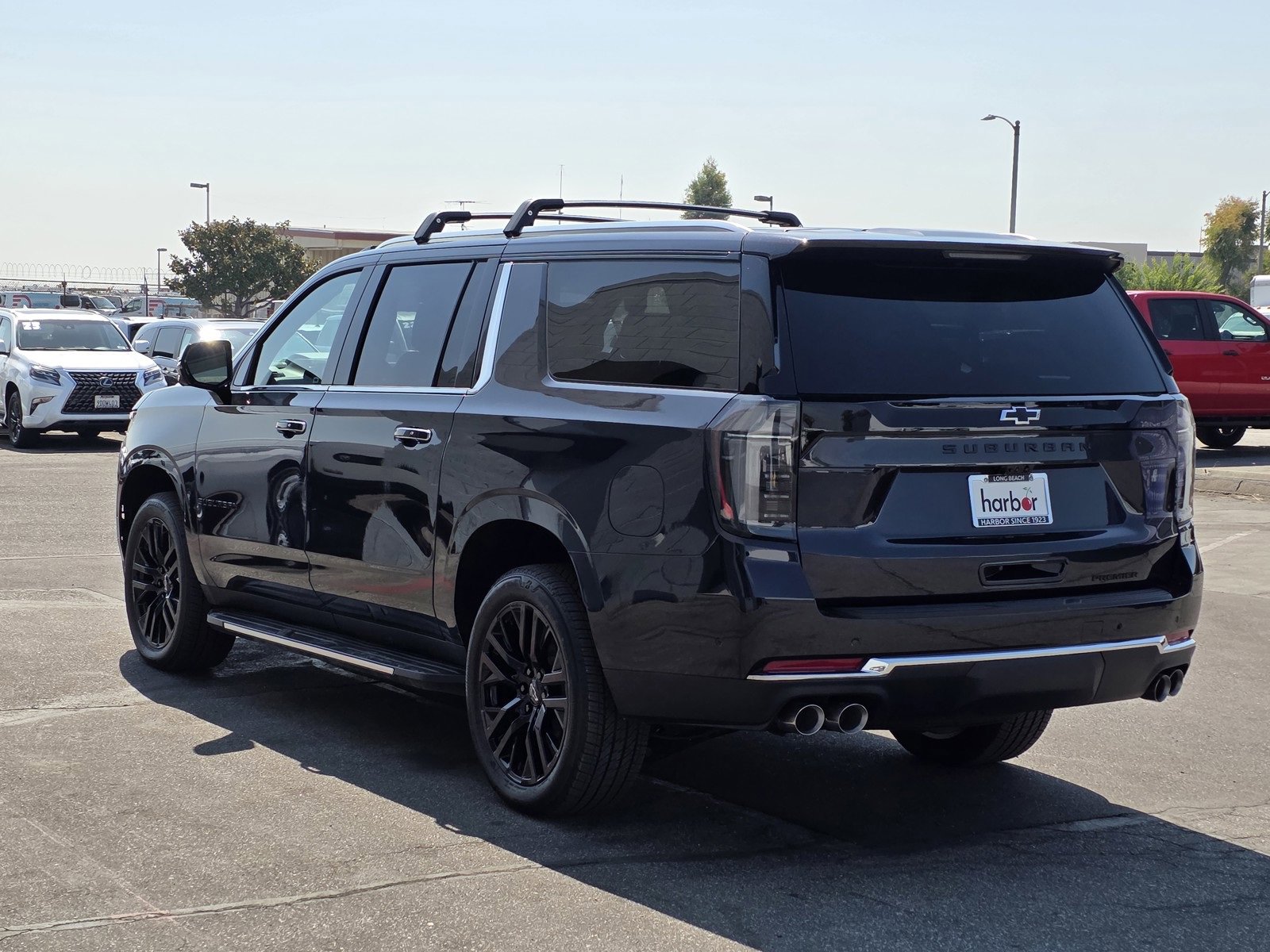 2025 Chevrolet Suburban Premier photo 9