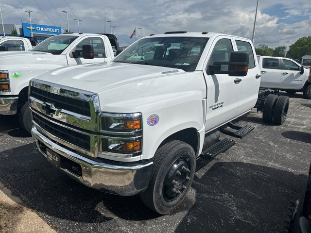 2024 Chevrolet Silverado 4500 Medium Duty Chassis Cab Work Truck's photo