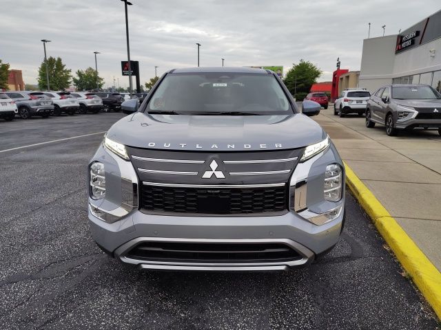 2025 Mitsubishi Outlander SE photo 2