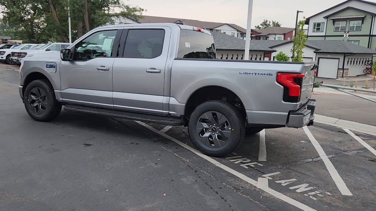 2025 Ford F-150 Lightning photo 3