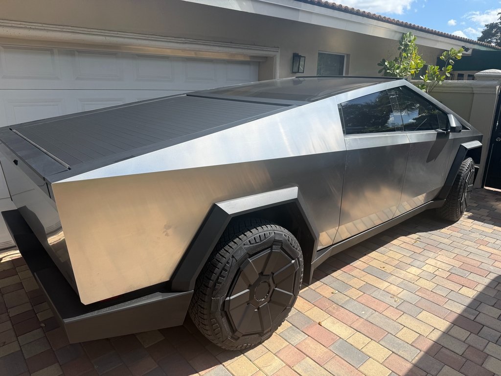 Used 2024 Tesla Cybertruck Cyberbeast with VIN 7G2CEHEE7RA008946 for sale in Hialeah, FL