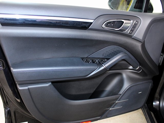 2014 Porsche Cayenne S photo 18