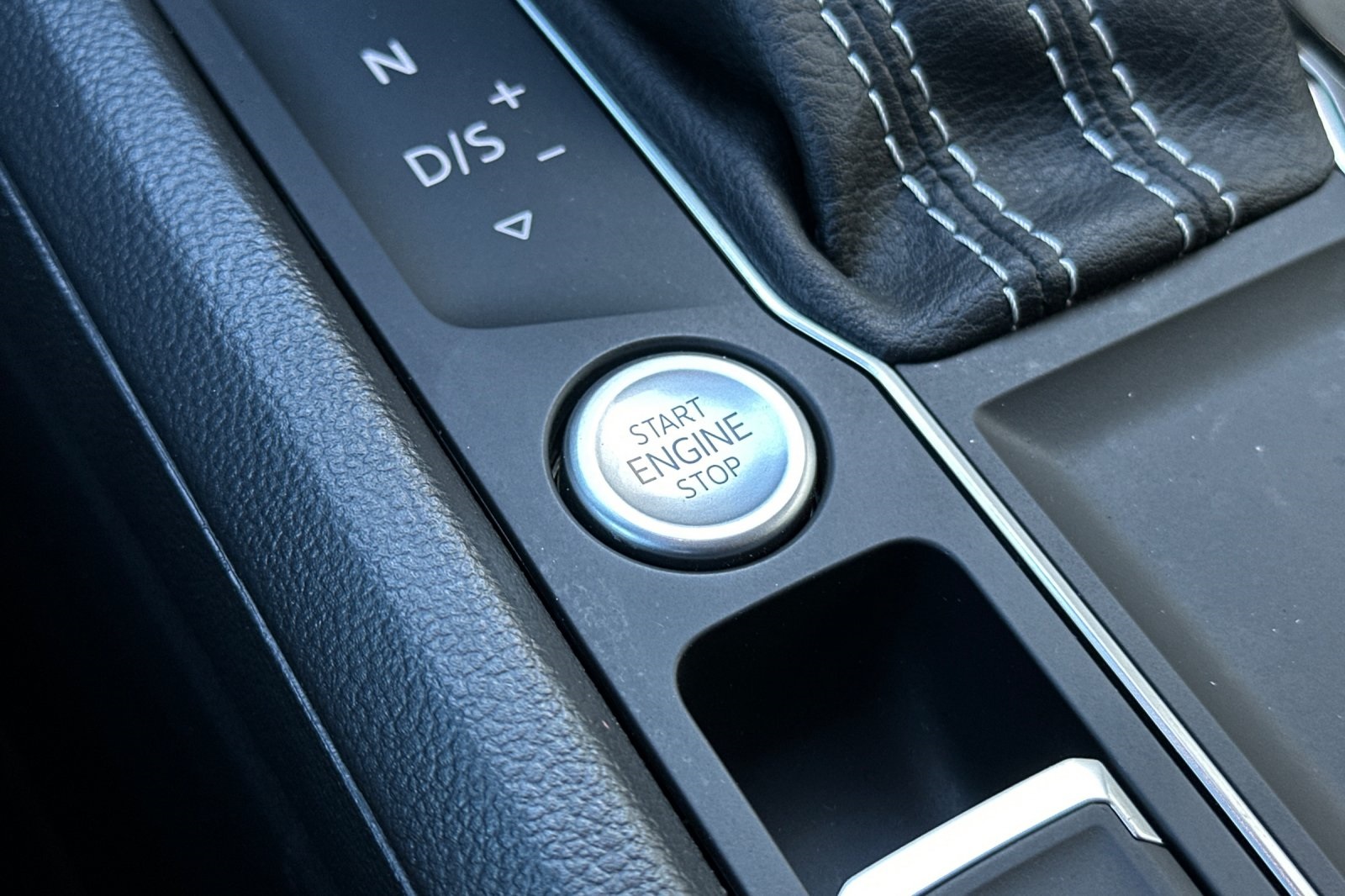 2023 Volkswagen Atlas Cross Sport SE Technology photo 20