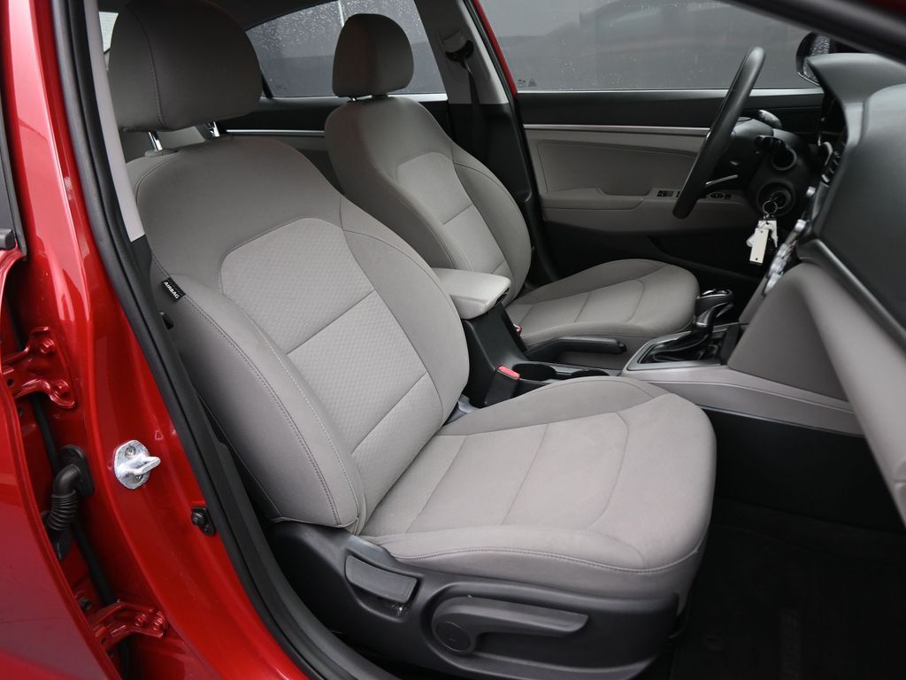 2019 Hyundai Elantra SE photo 44