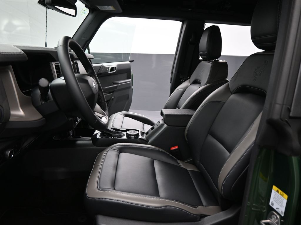 2025 Ford Bronco Outer Banks photo 8