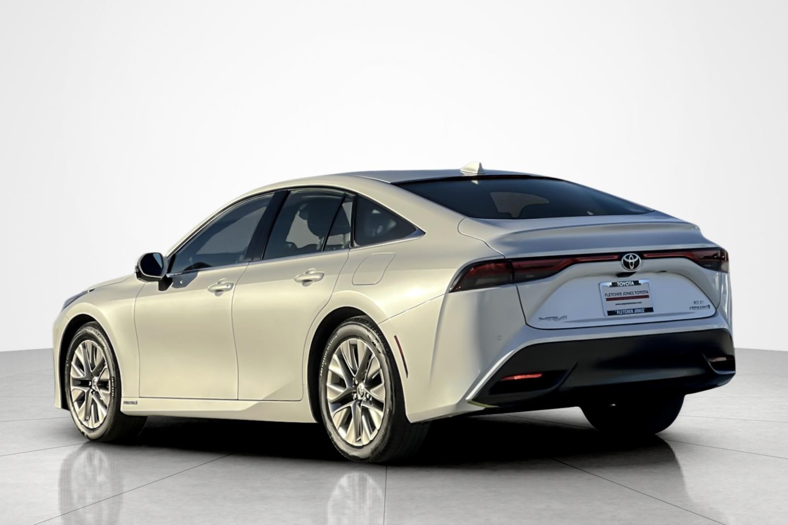 2023 Toyota Mirai XLE photo 3