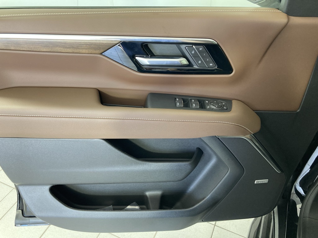 2026 Chevrolet Suburban High Country photo 11