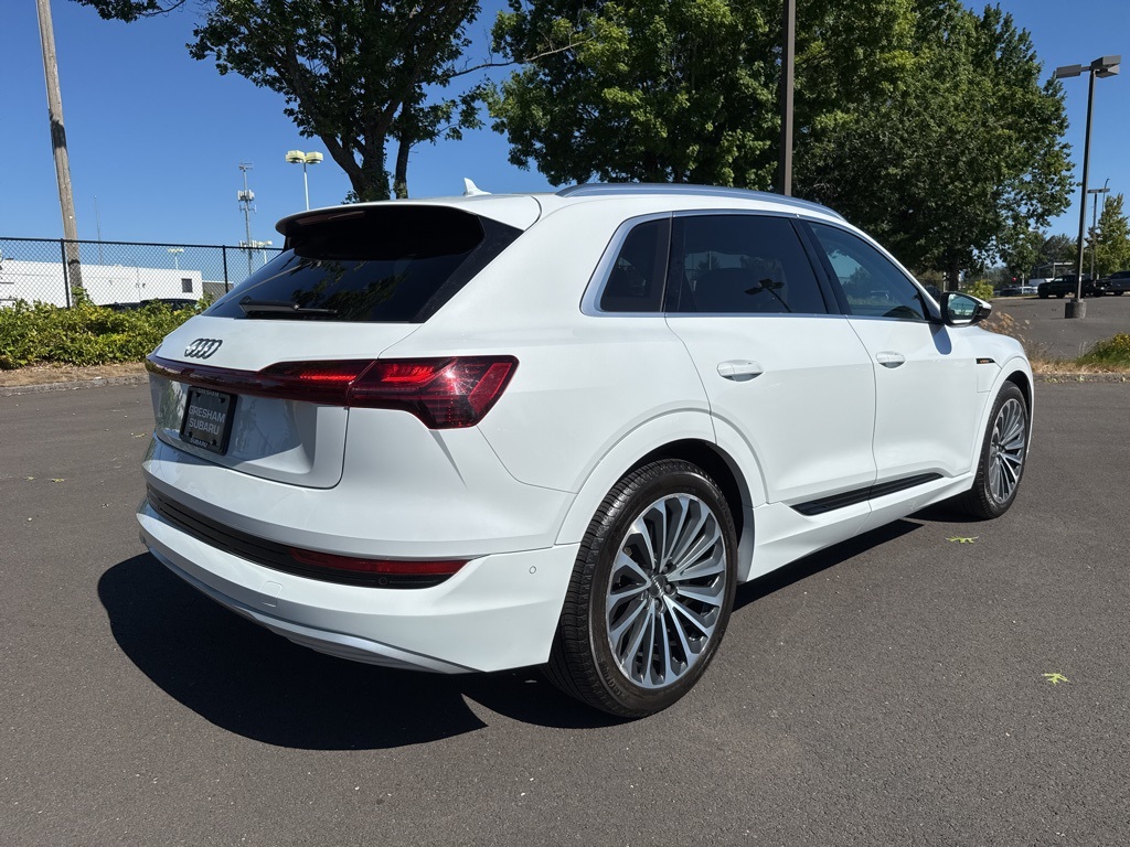 2019 Audi e-tron Premium Plus photo 7