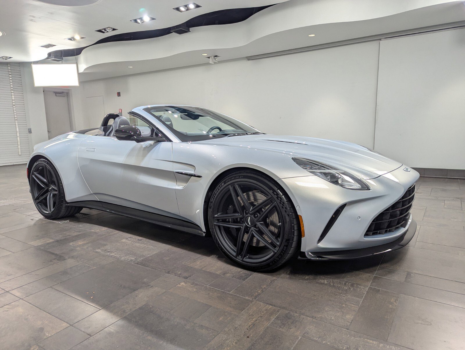 Aston Martin Vantage Roadster's photo