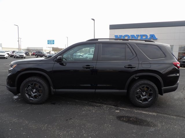 2025 Honda Pilot TrailSport photo 2