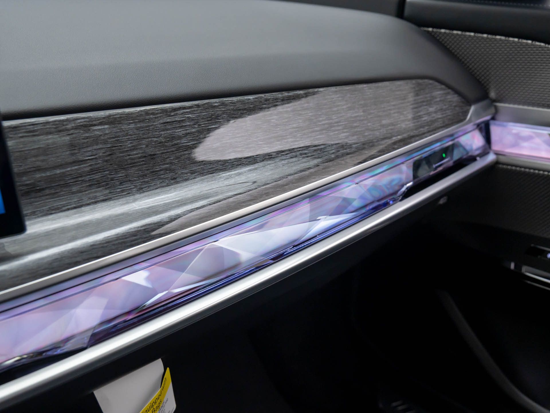 New 2025 Mineral White Metallic BMW 760i xDrive image 32
