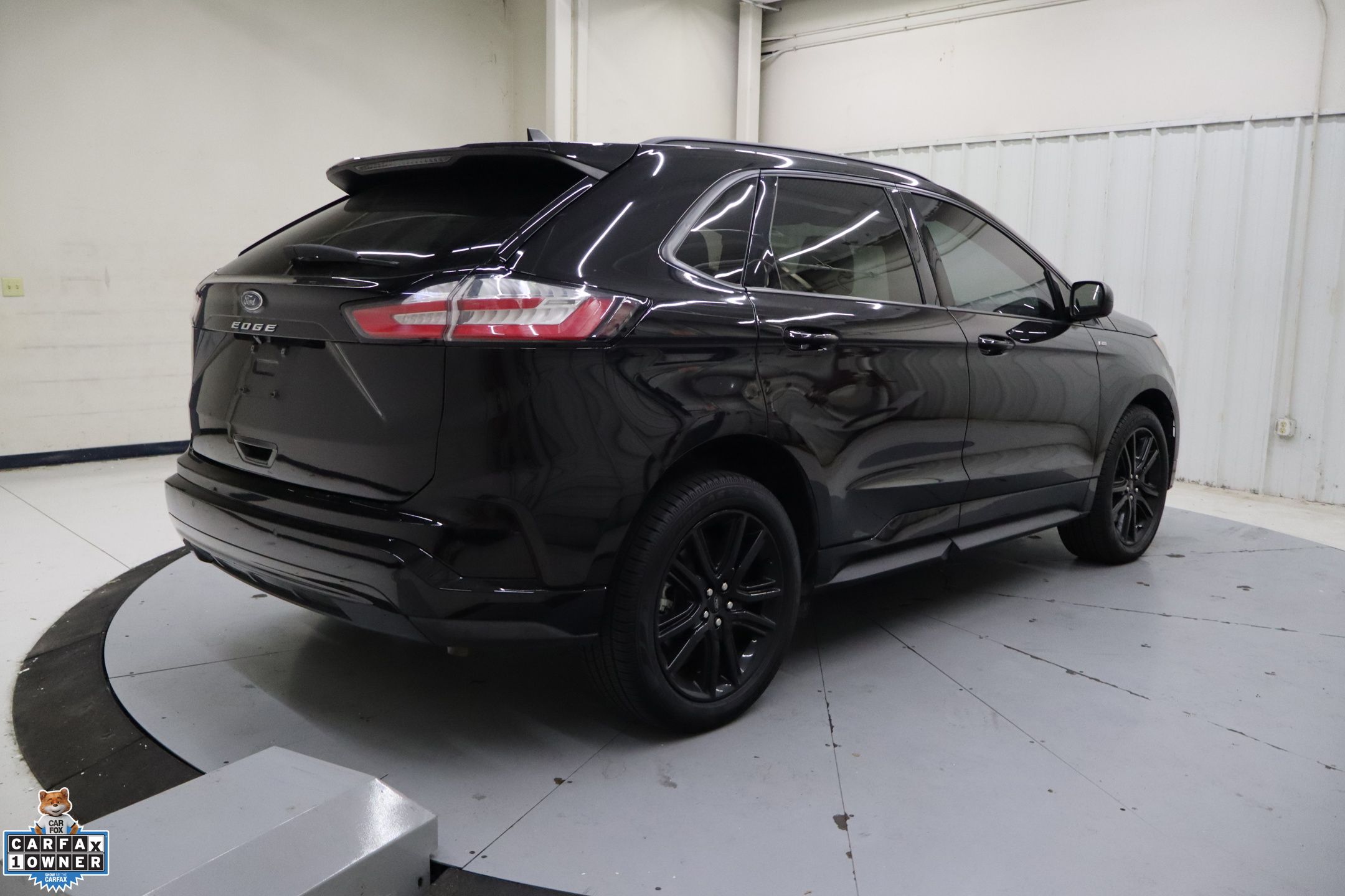 2022 Ford Edge ST photo 3