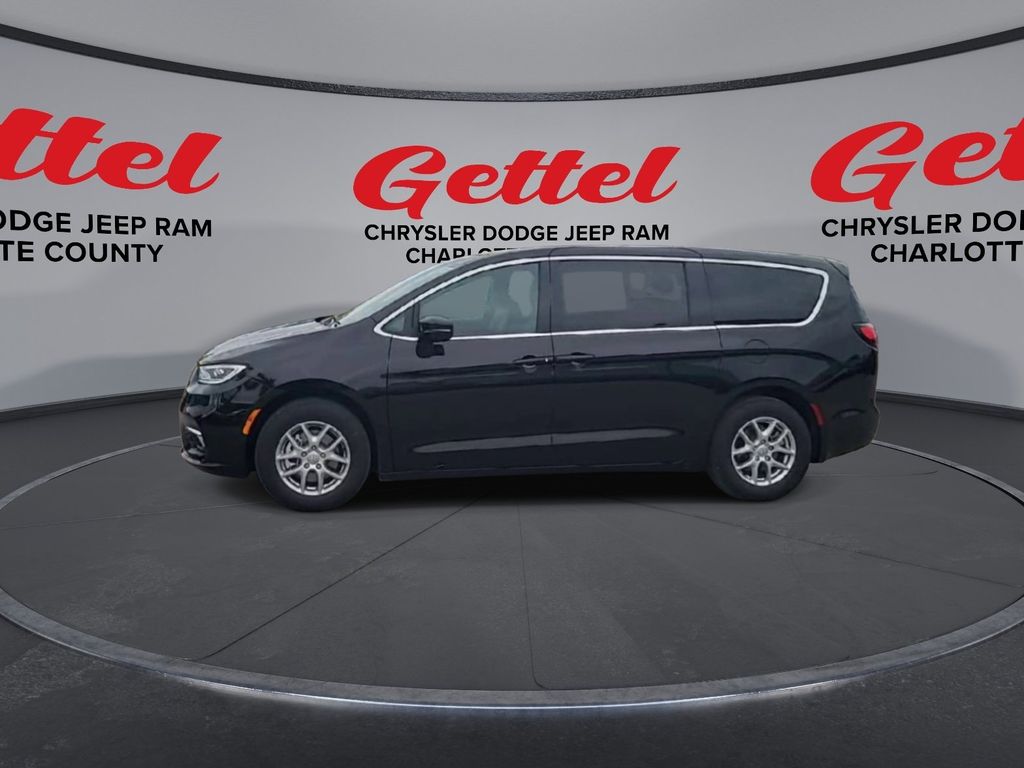 2026 Chrysler Pacifica photo 4