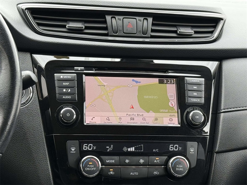 2019 Nissan Rogue SV photo 3