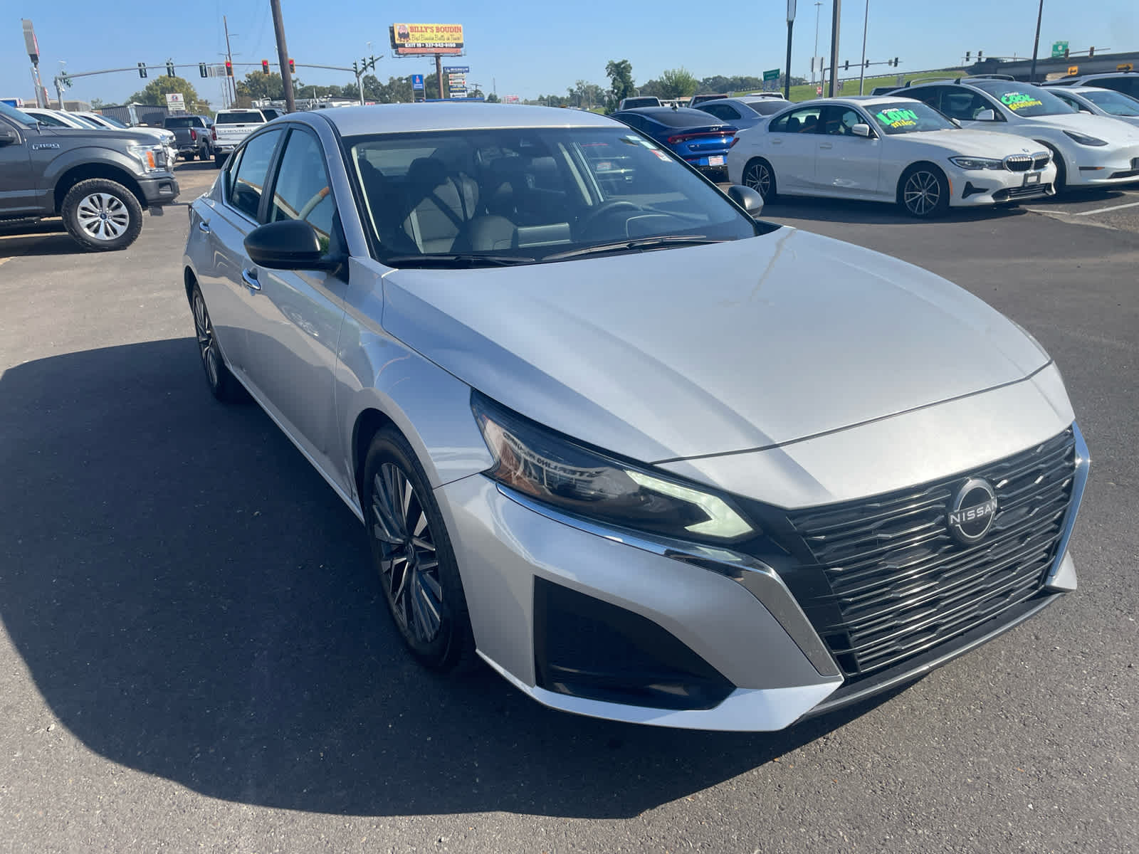 2024 Nissan Altima 2.5 SV photo 4