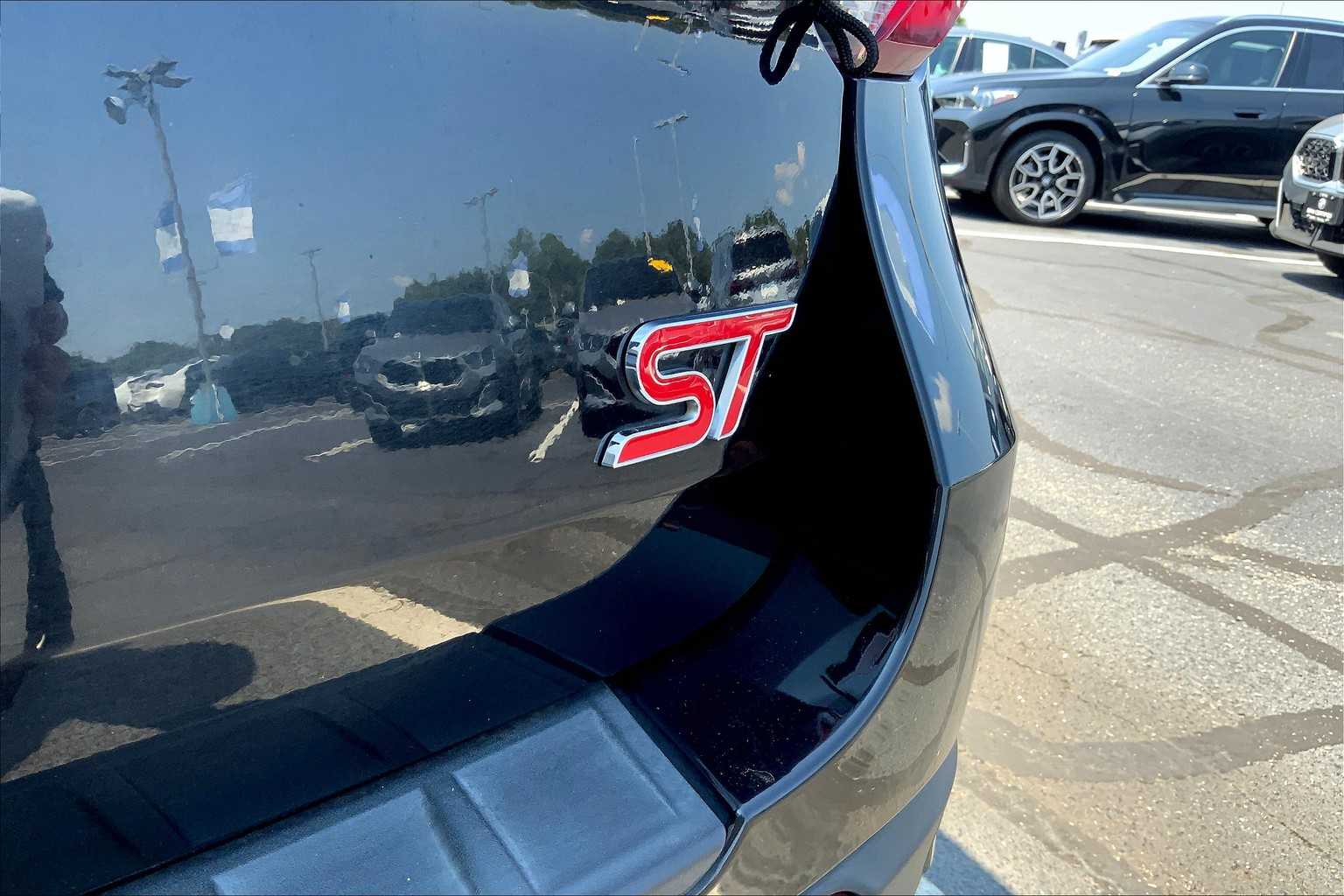 2021 Ford Explorer ST photo 3