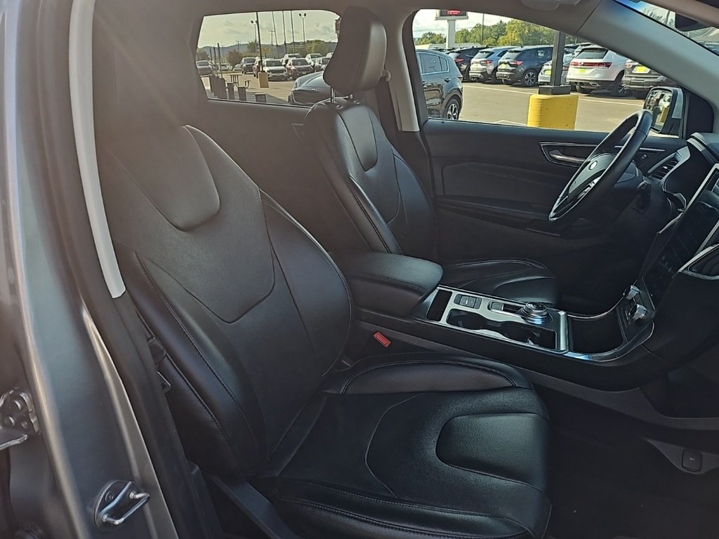 2022 Ford Edge Titanium photo 18