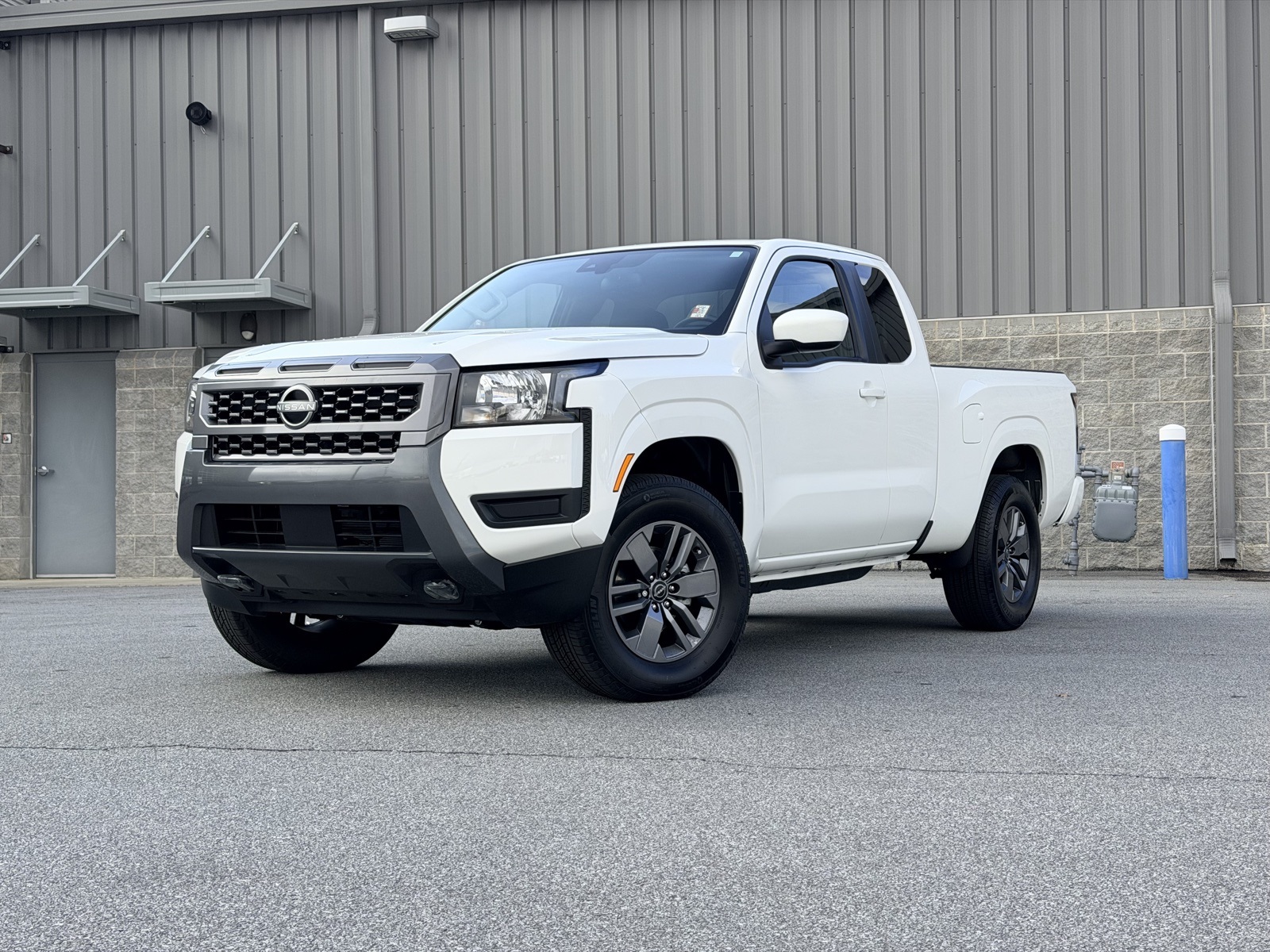 2025 Nissan Frontier SV's photo