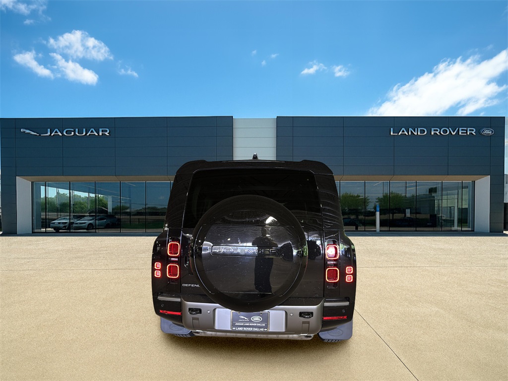 2025 Land Rover Defender 130 X-Dynamic SE photo 2