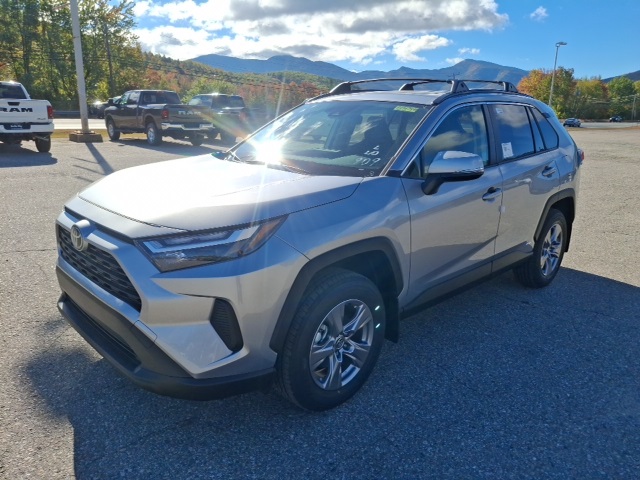 2025 Toyota RAV4 Hybrid XLE photo 4