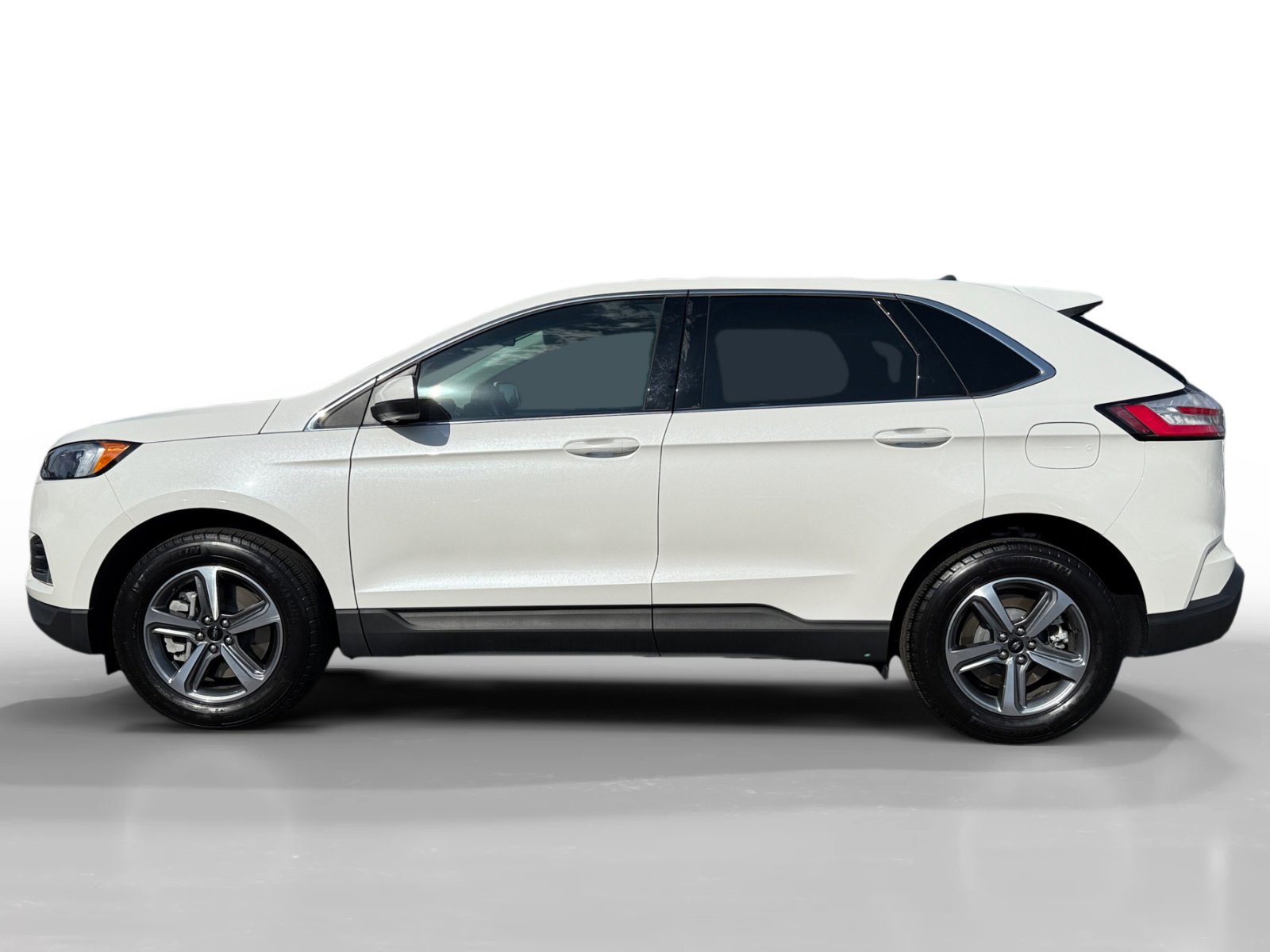 2024 Ford Edge SEL photo 2