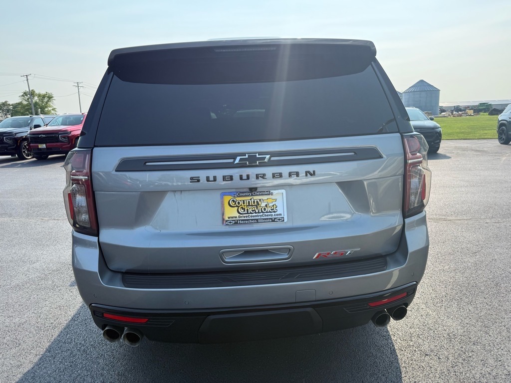 2023 Chevrolet Suburban RST photo 4