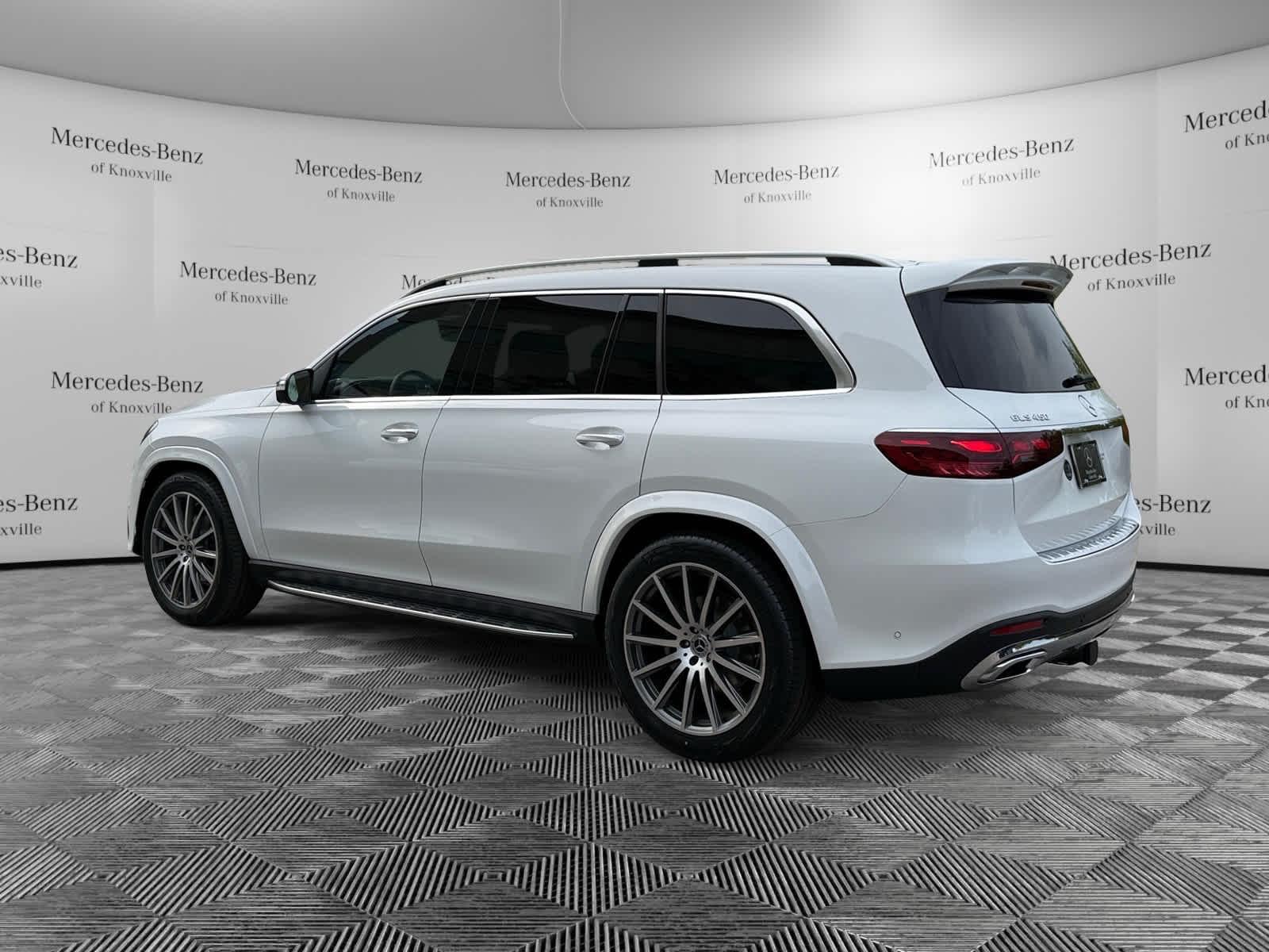 2026 Mercedes Benz GLS 450 4MATIC photo 2