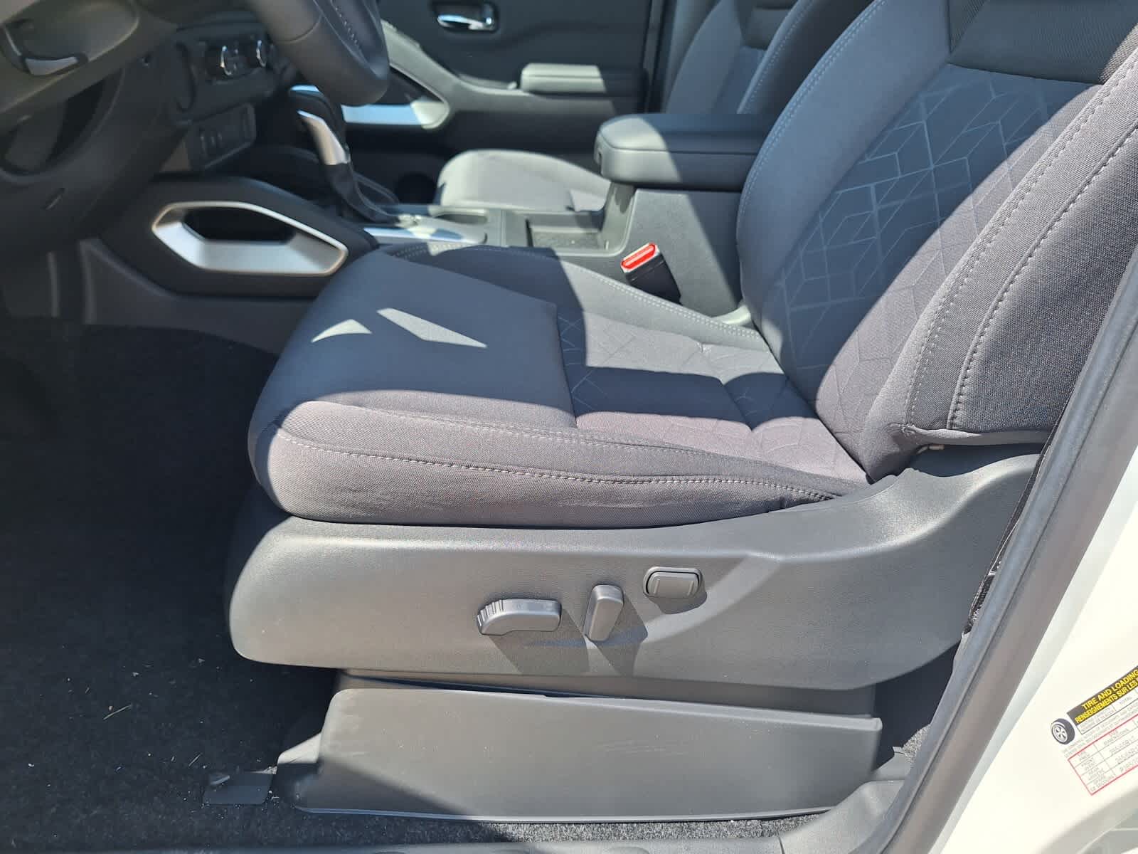2025 Nissan Frontier Crew Cab SV photo 10