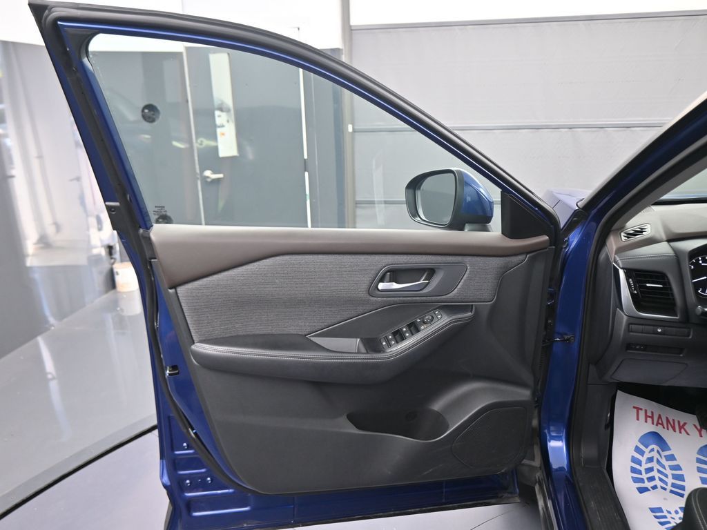 2022 Nissan Rogue SV photo 34