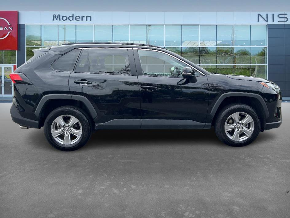 2023 Toyota RAV4 XLE photo 4