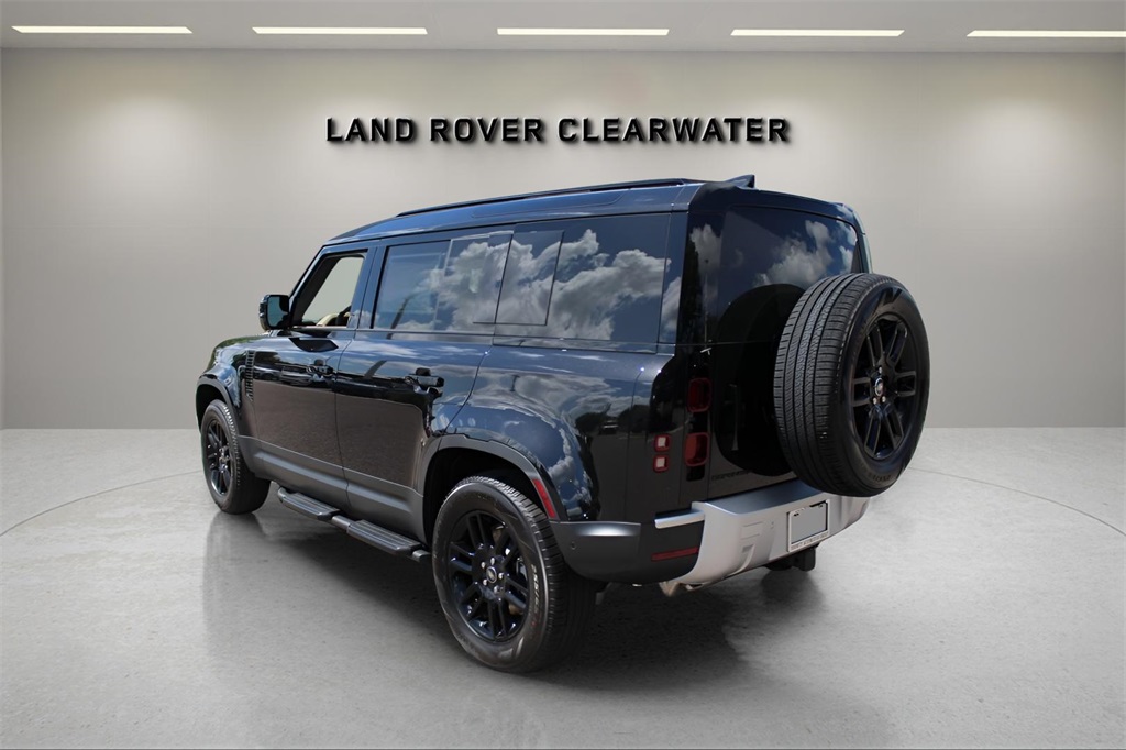 2025 Land Rover Defender 110 S photo 2