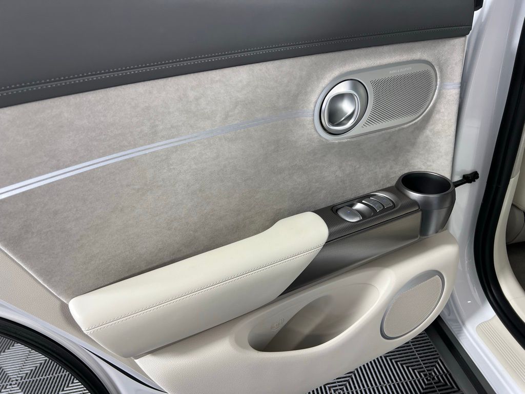 2023 Genesis GV60 Performance photo 27