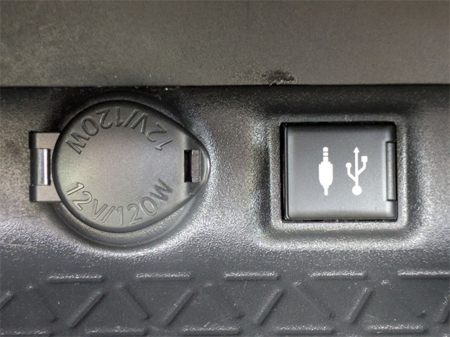 2019 Toyota RAV4 Hybrid XLE photo 17