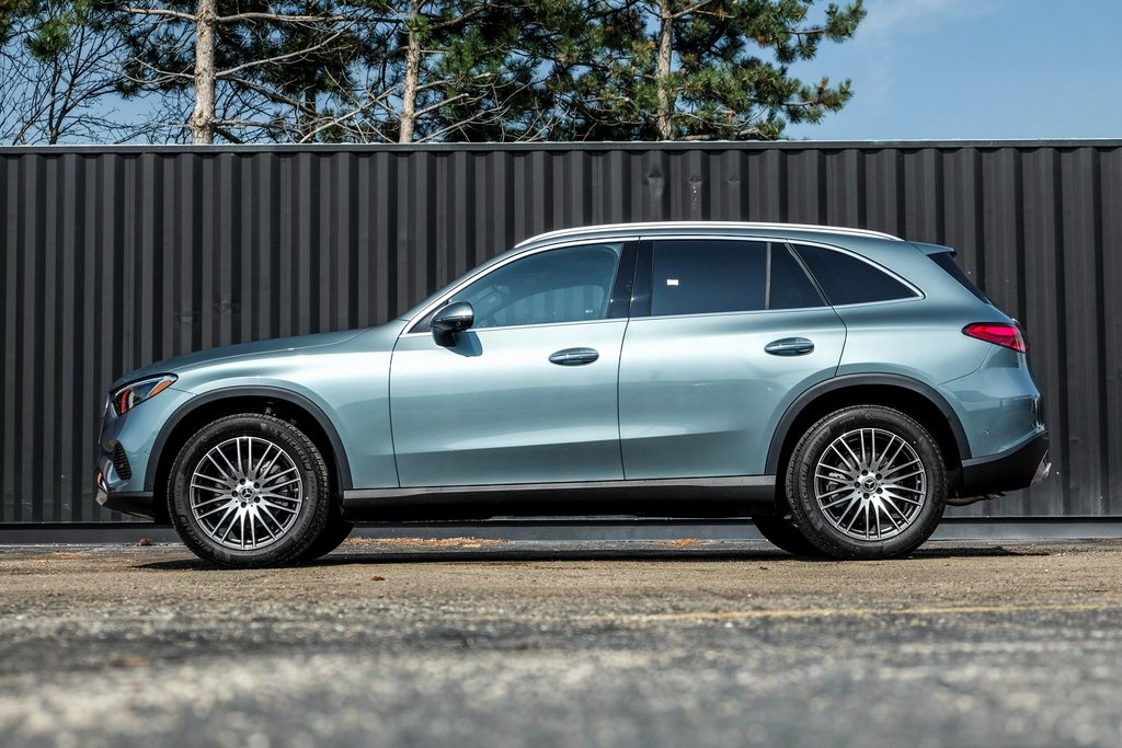 2025 Mercedes Benz GLC 300 4MATIC photo 4