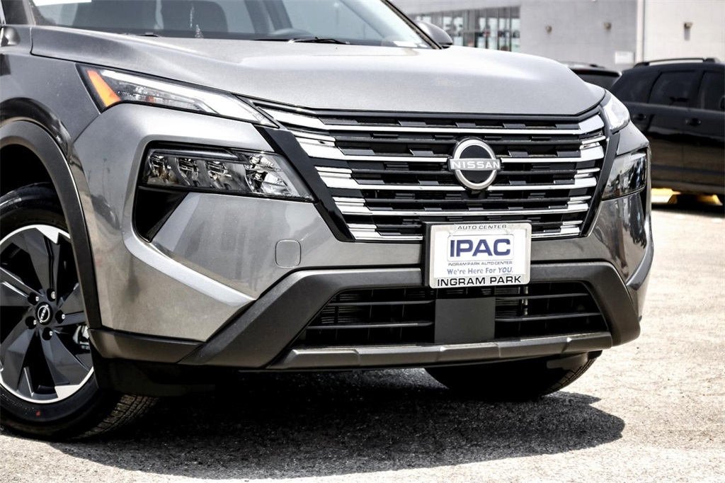 2025 Nissan Rogue SV photo 2