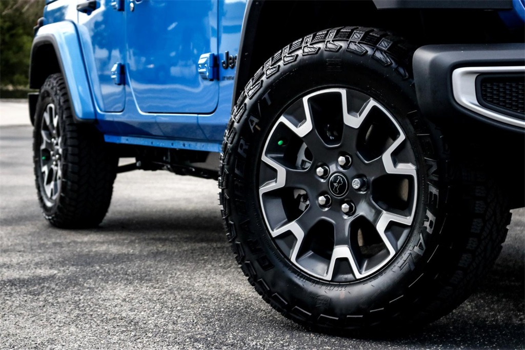 2025 Jeep Wrangler Sahara photo 2