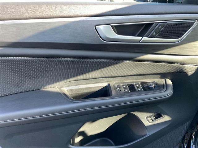 2024 Volkswagen Atlas Cross Sport SE Technology photo 13