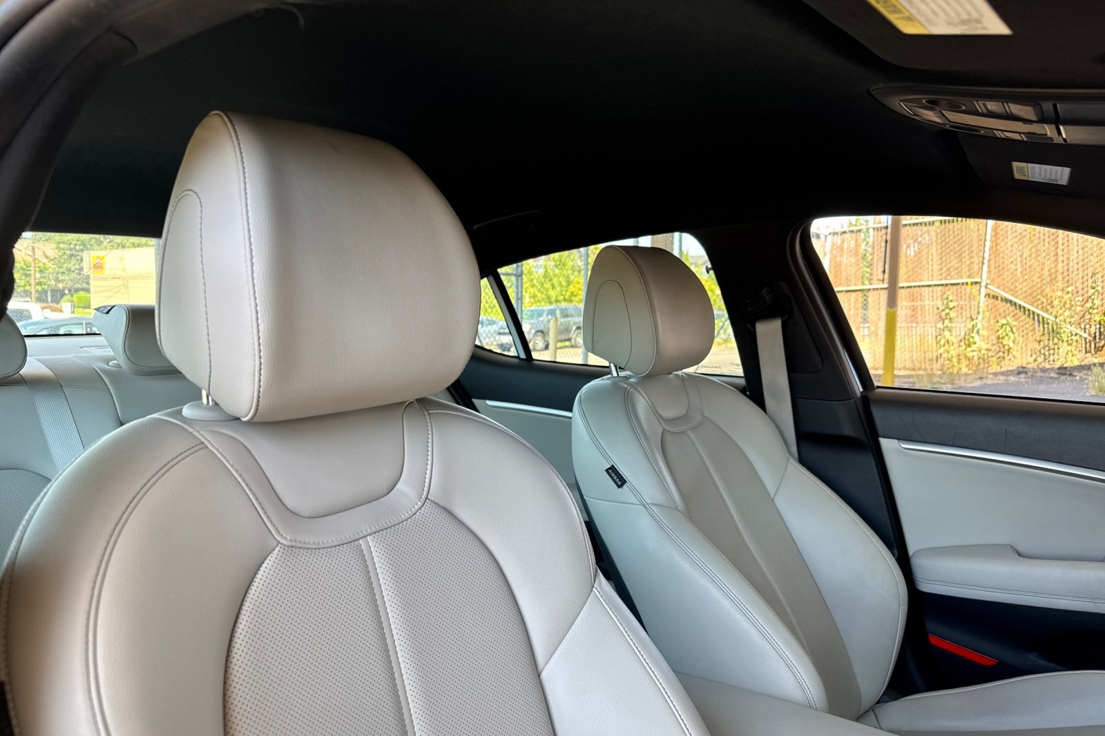2023 Genesis G70 2.0T photo 16