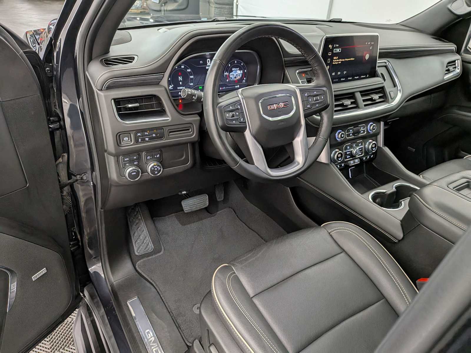 2023 Gmc Yukon SLT photo 2